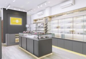 Tủ mỹ phẩm trong thiết kế spa